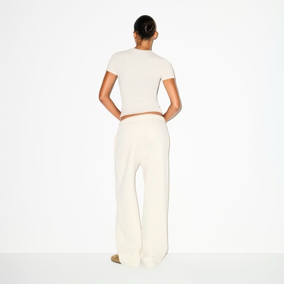 SKIMS, Limited Edition Cotton Fleece Classic Straight leg, Small, Oatmeal - Picture 3 of 12